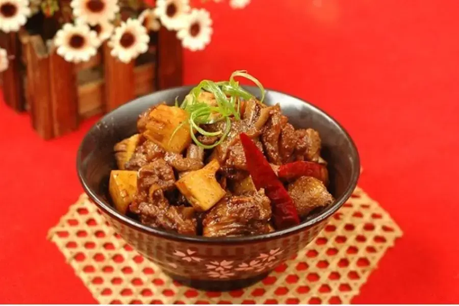 Vịt kho măng - Món ngon cuối tuần chiêu đãi sum họp gia đình.