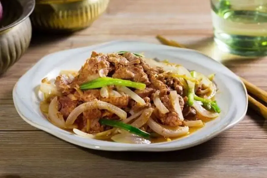 Hành tây với độ mềm, ngọt thanh vô cùng hấp dẫn khi xào với thịt bò