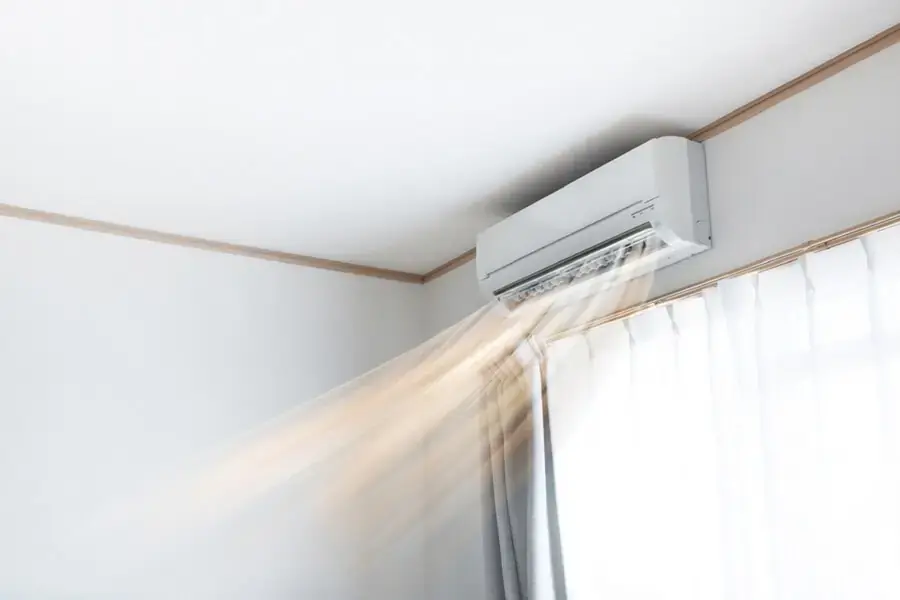 Máy lạnh khi hoạt động quá thường xuyên, đặc biệt là mùa hè sẽ dẫn đến quá tải và tự tắt máy (Hình ảnh: Funweek)
