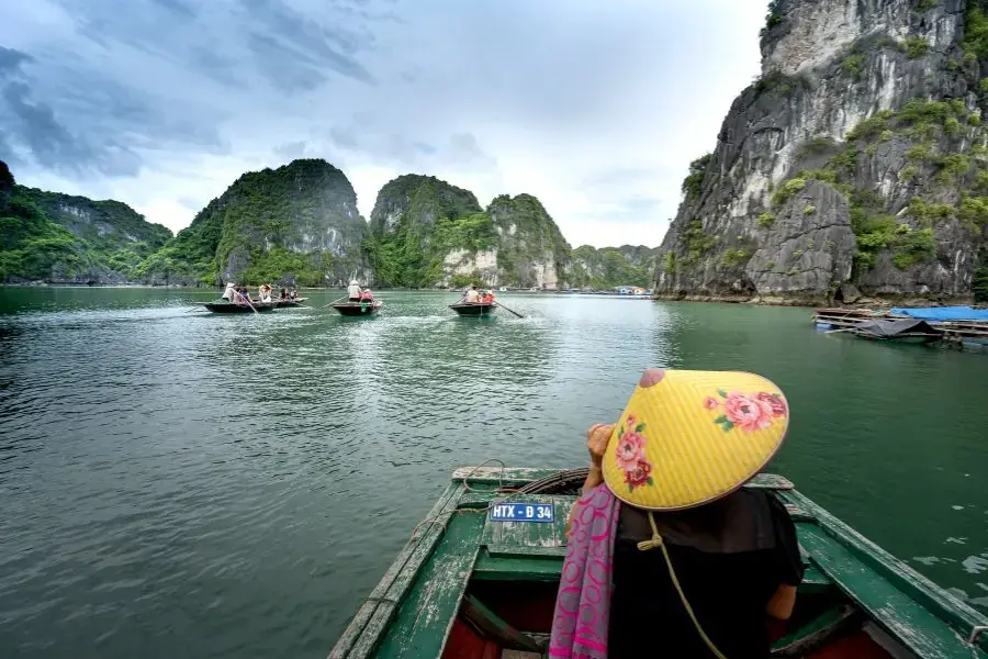 Tặng mẹ một chuyến về quê làm quà 20/10 là một ý tưởng vô cùng ý nghĩa và đầy tình cảm.