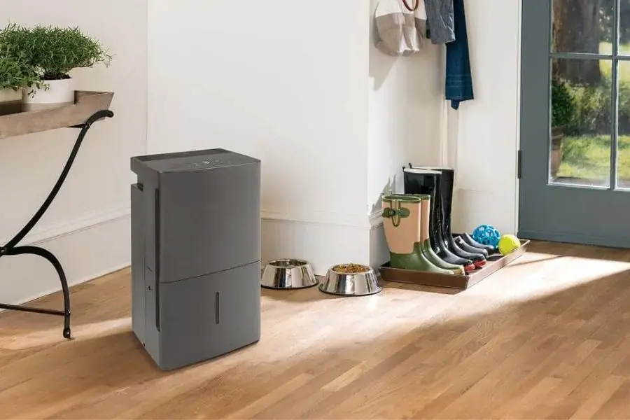 Nên vệ sinh máy hút ẩm đúng cách định kỳ 