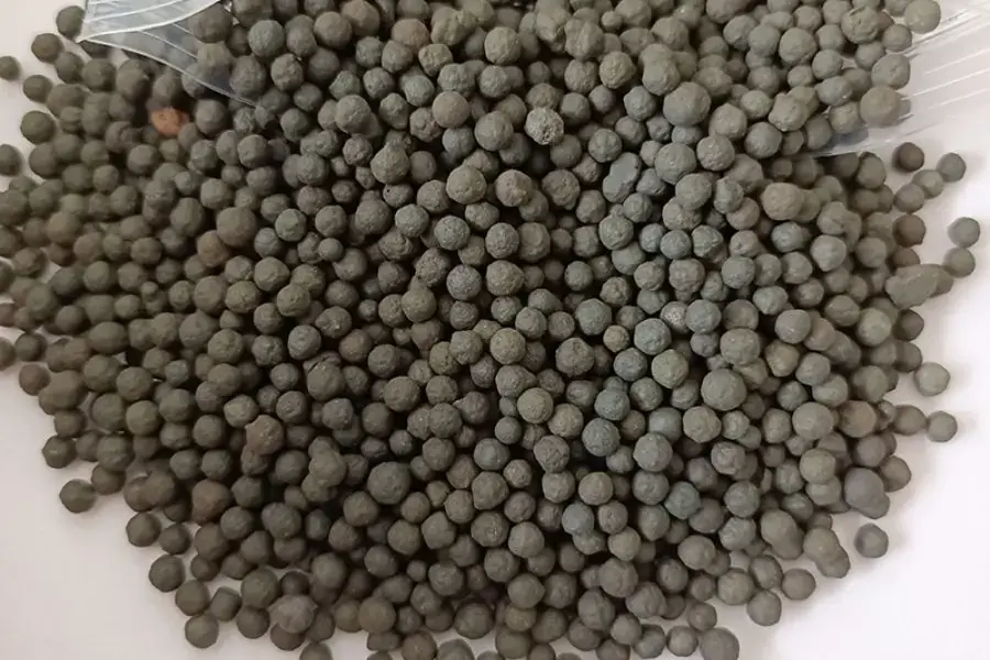 Phân nền là lớp đất hoặc chất liệu đặt dưới lớp cát trong hồ.