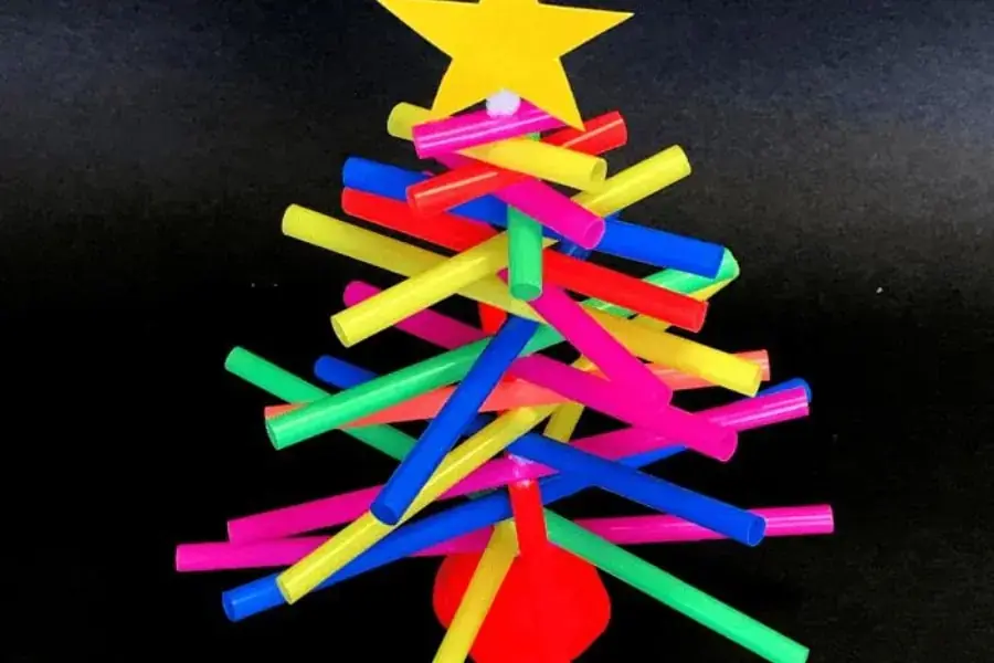 Cây thông noel bằng ống hút
