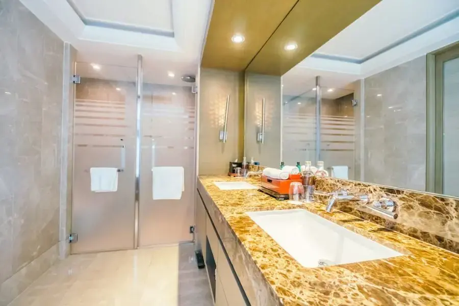 Khi thiết kế nên lắp đặt các vật liệu cách âm từ nhà vệ sinh với phòng ngủ