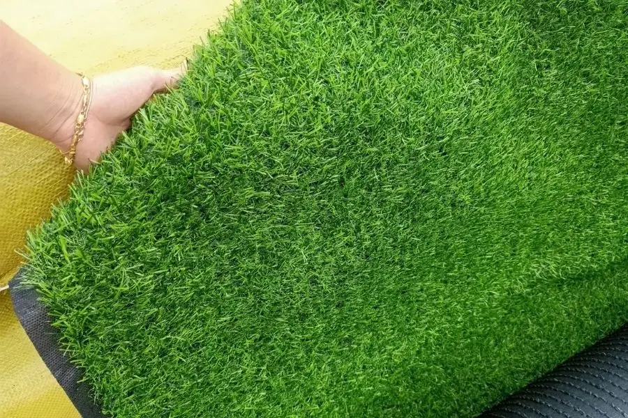 Lưu ý khi vệ sinh thảm cỏ nhân tạo