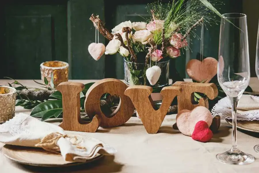 Trang trí bàn ăn với đồ handmade gây thiện cảm với khách mời