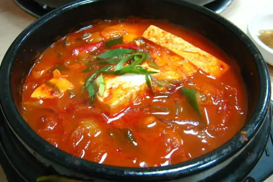  Canh kim chi đậu phụ là món ăn xuất phát từ xứ xở kim chi