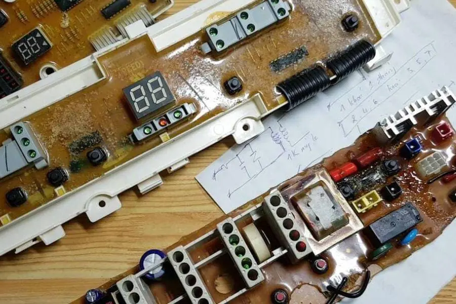 IC bao mạch của máy giặt Electrolux gặp vấn đề cũng là nguyên nhân xuất hiện lỗi E90.