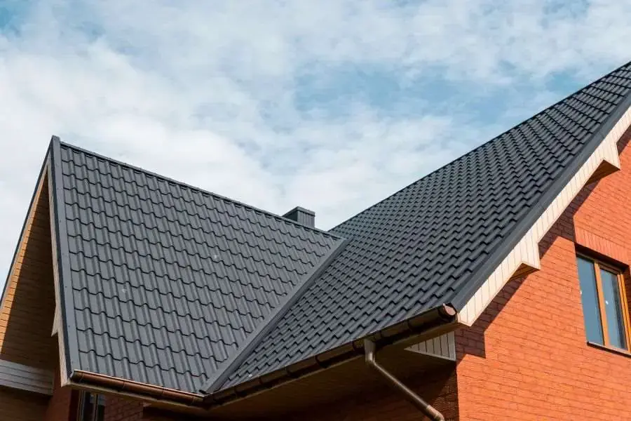 Tôn lợp là loại mái che khá phổ biến, được nhiều khách hàng lựa chọn