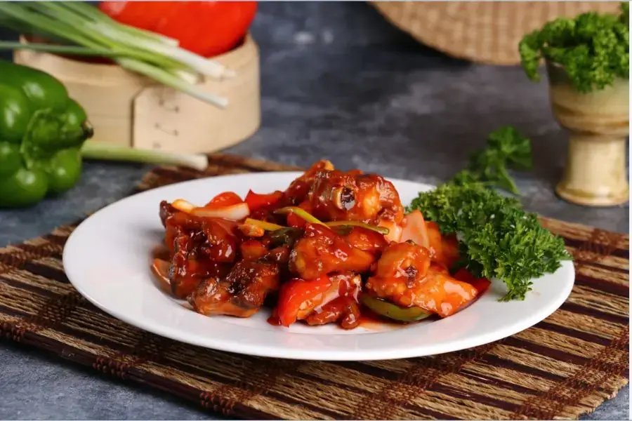 Bữa cơm ngày mưa với món sườn xào chua ngọt đậm đà, bắt cơm