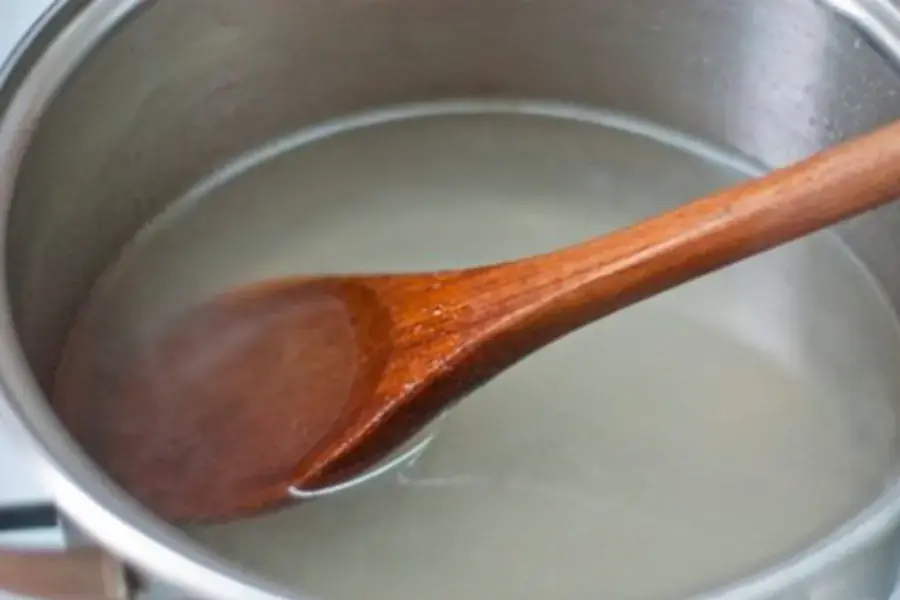 Nấu nước rau câu dừa