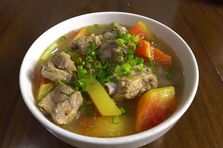 Canh sườn bò hầm đu đủ rất thích hợp trong những ngày hè nóng nực