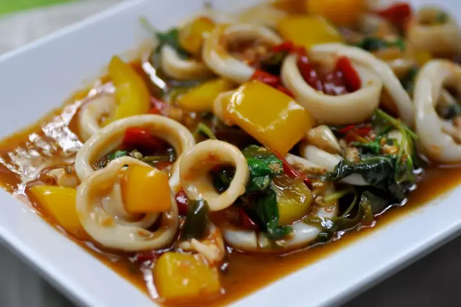 Thay đổi hương vị với món mực xào thập cẩm
