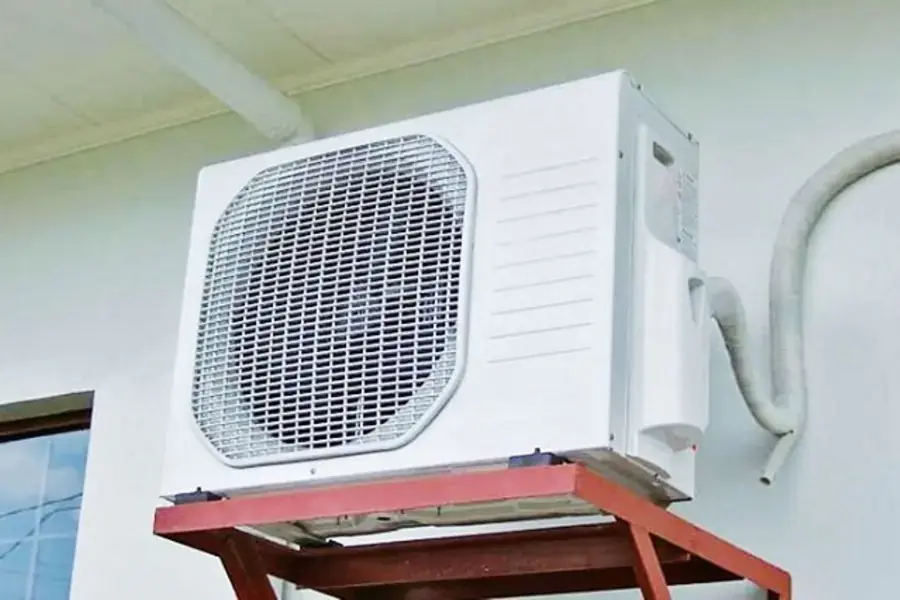 Dàn nóng cao hơn dàn lạnh sẽ gây ảnh hưởng xấu đến máy lạnh nếu không được xử lý đúng cách ( Nguồn: Báo Mới)