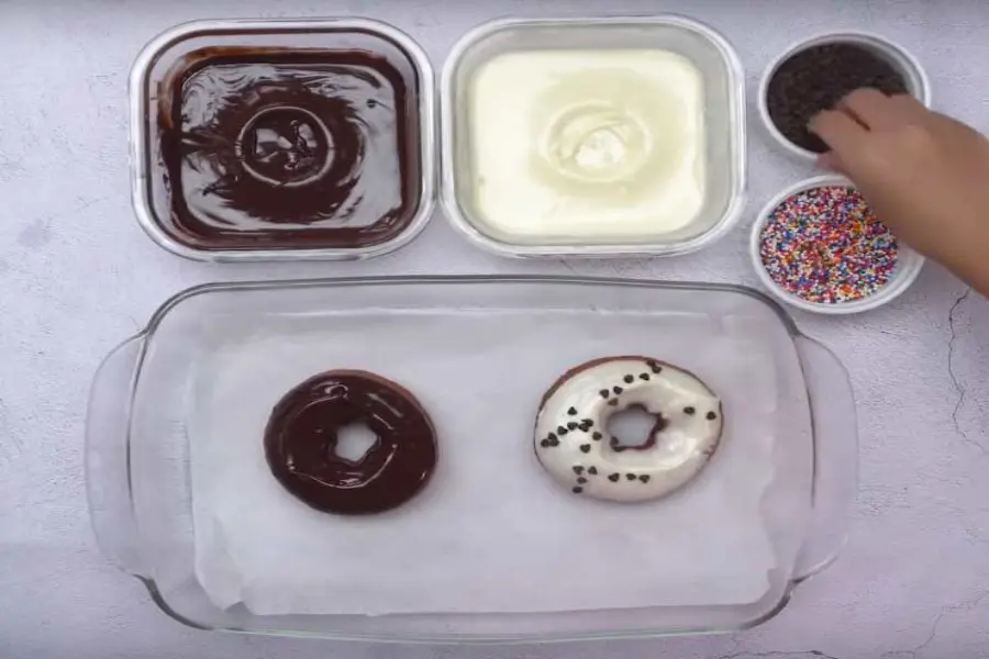 Trang trí bánh donut