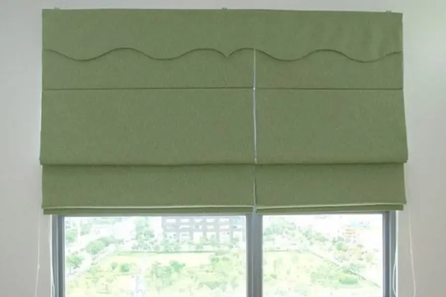 Rèm Roman có thể được làm từ vải voan mỏng hoặc vải nhung