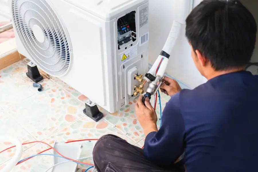 Liên hệ đội thợ sửa chữa chuyên nghiệp khi van tiết lưu bị hỏng.