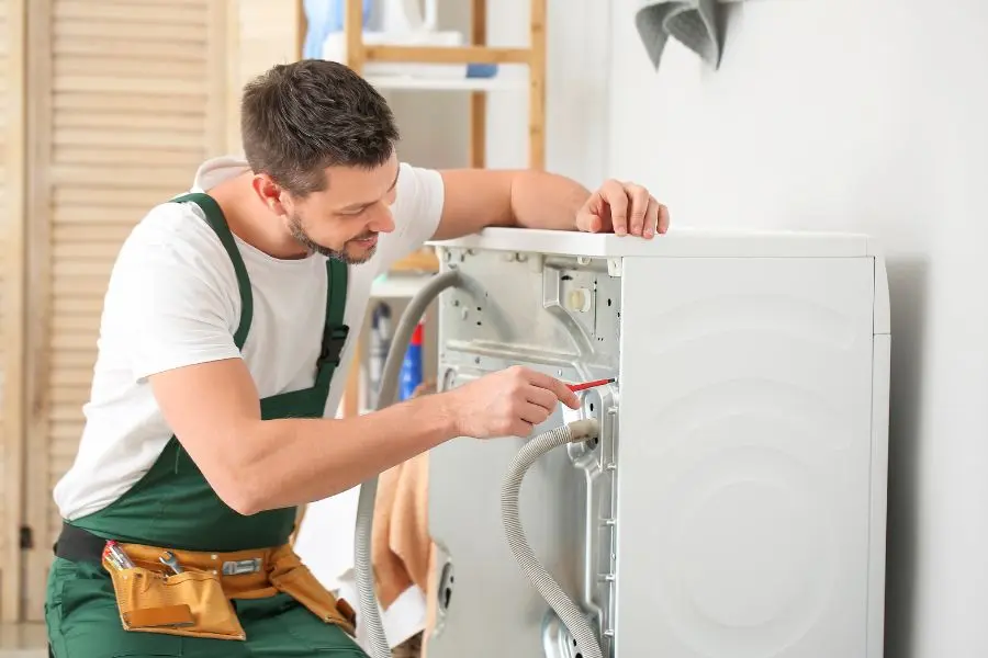 Thuê đơn vị sửa chữa máy giặt chuyên nghiệp để đảm bảo.