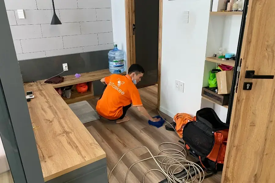 bTaskee tuyển chọn các Tasker vệ sinh máy lạnh khắt khe, tay nghề cao.