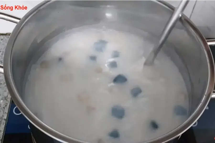 Nấu chè bột lọc nước cốt dừa