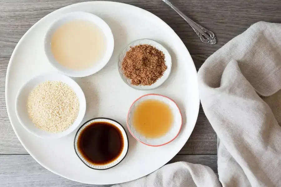 Làm sốt mè rang với các nguyên liệu đơn giản 