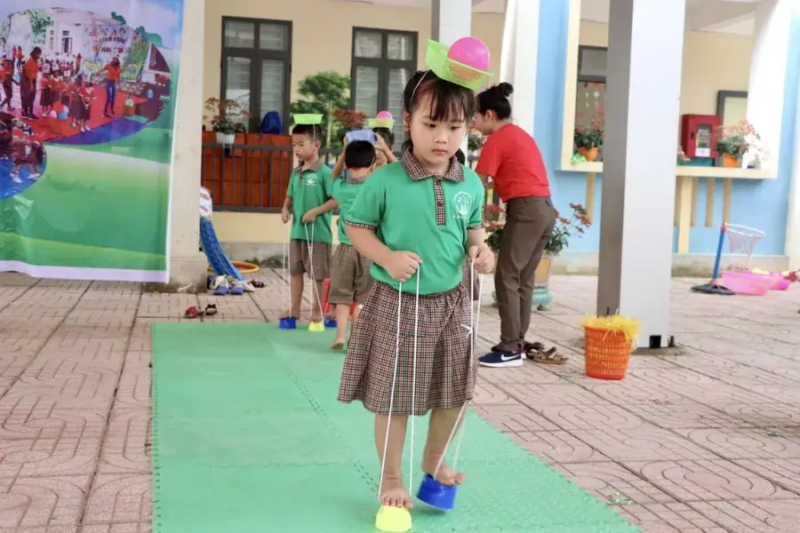 Trò chơi đi cà kheo
