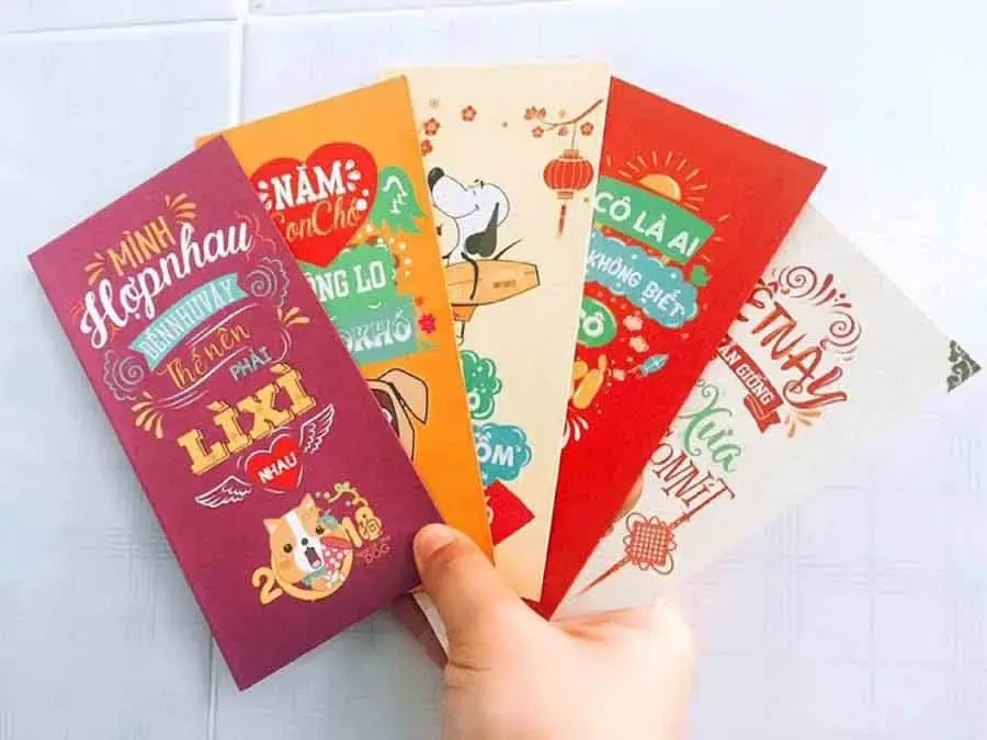 Những mẫu bao lì xì phá cách, trẻ trung sẽ là điểm nhấn để trang trí Tết cho văn phòng.