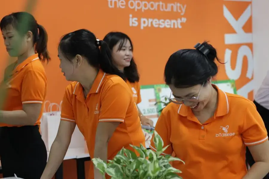 Các chị Ong đều phải trải qua quá trình tuyển dụng khắt khe.