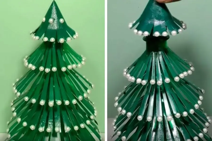 Cây thông nhựa để bàn đính ngọc trai đẹp mắt cho lễ Giáng Sinh.