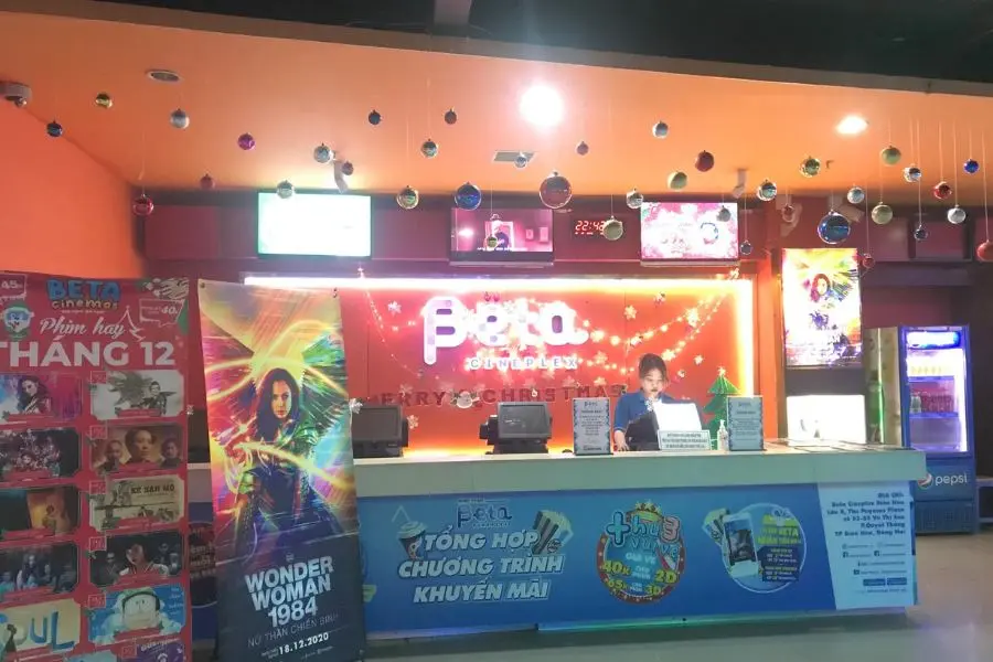 Rạp chiếu phim Beta Cineplex nhiệt liệt chào đón Giáng Sinh với giao diện lung linh.