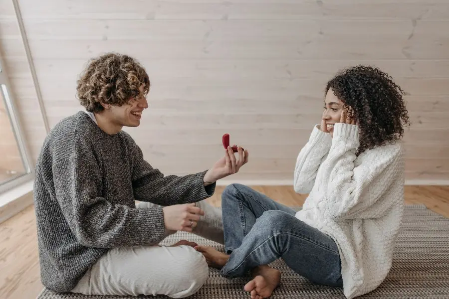 Tỏ tình nhân ngày phụ nữ Việt Nam là một việc nên làm.