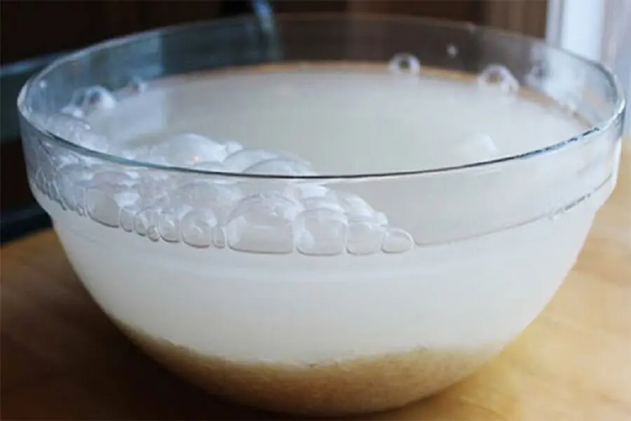 Nước vo gạo để qua đêm sẽ lên men nên không tuyệt đối không dùng để rửa mặt.