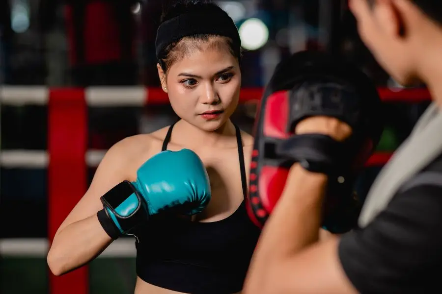 Hãy tập cùng huấn luyện viên nếu bạn là người mới để đảm bảo hiệu quả.