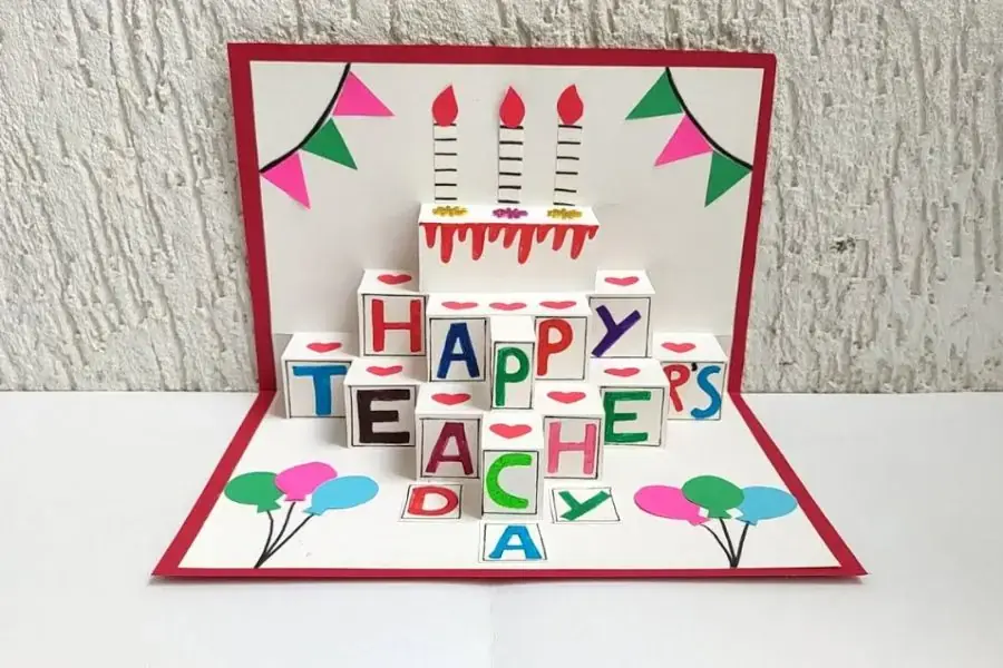 Tấm thiệp handmade đặc biệt với chi tiết đơn giản.