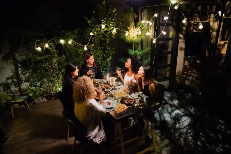 Ánh nến, giai điệu Giáng Sinh và bàn tiệc ngập tràn niềm vui sẽ tạo nên một đêm Noel đáng nhớ.