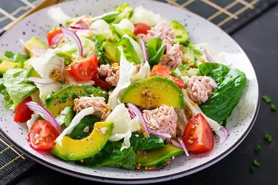 Salad bơ cung cấp nhiều vitamin cho cơ thể.