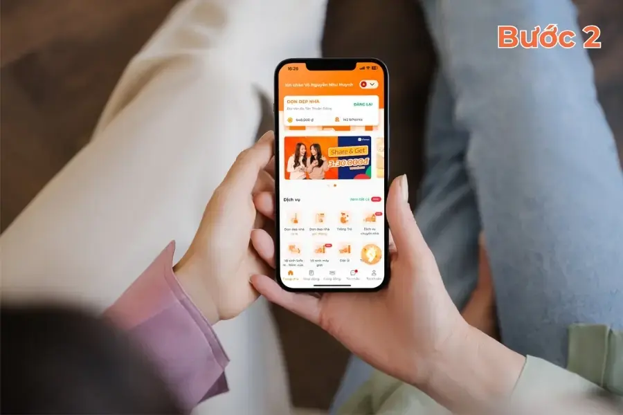 Chọn dịch vụ dọn dẹp nhà gói tháng trên màn hình chính.