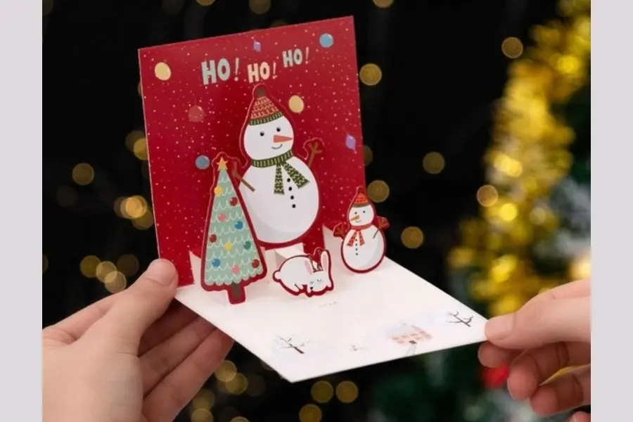 Mẫu thiệp Giáng Sinh 3D với người tuyết đáng yêu, dễ thương.