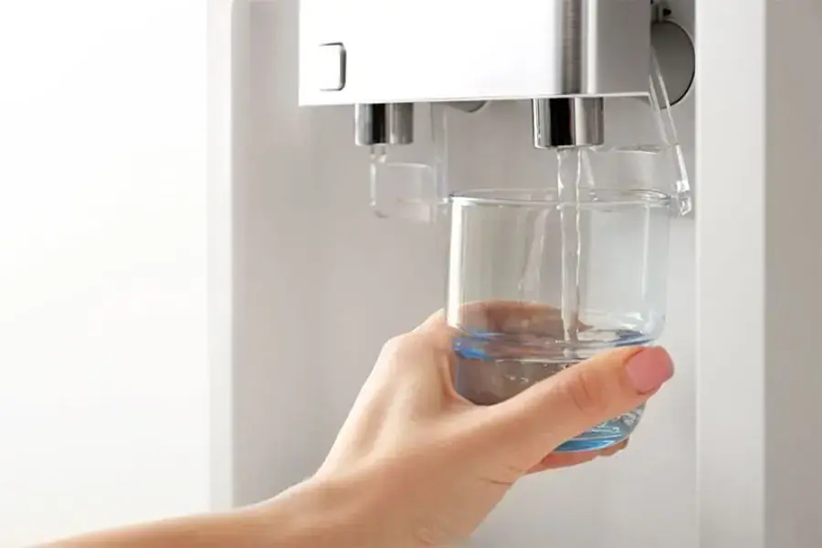 Xả nước lần đầu tiên mua máy lọc nước về sử dụng