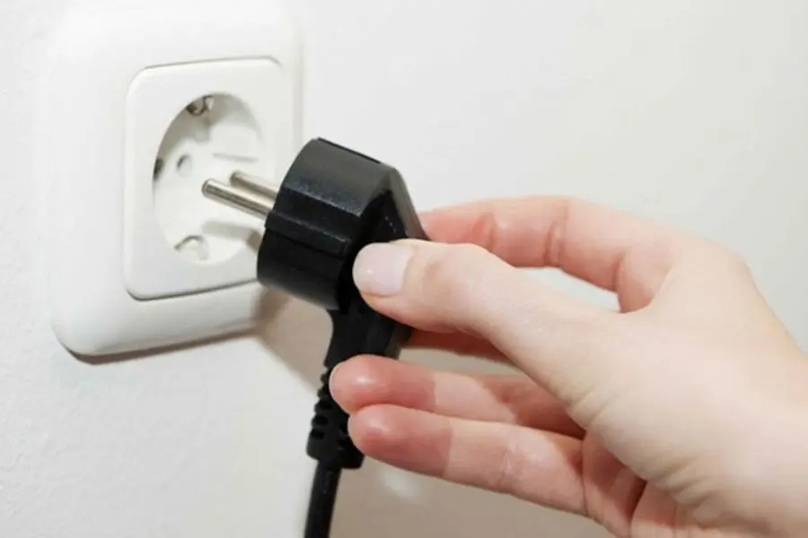 Kiểm tra xem các giắc cắm nào không có điện thì thay thế giắc mới.