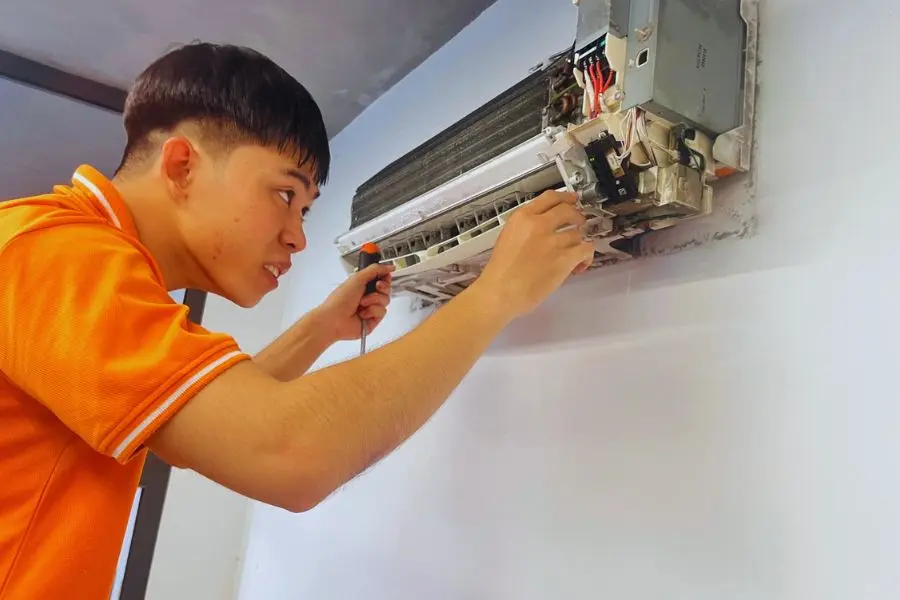 Board mạch thuộc bộ phận nằm trong trung tâm điều khiển của máy lạnh.
