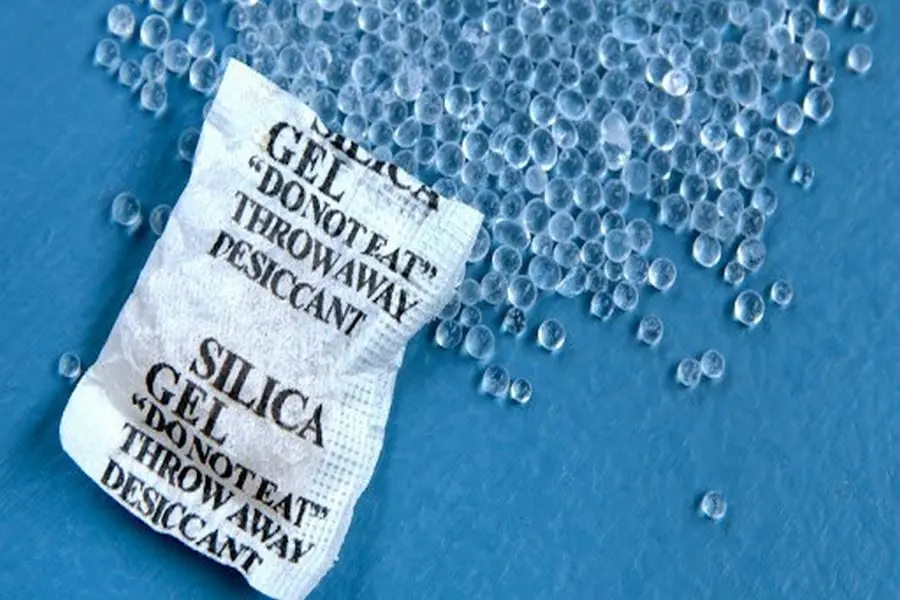 Silica gel giúp khử mùi tủ bếp