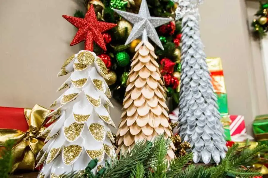 Thìa nhựa cũng được dùng để tái sử dụng thành cây thông Noel.