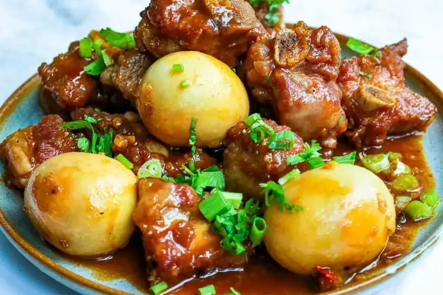 Sườn kho trứng cút vô cùng hấp dẫn