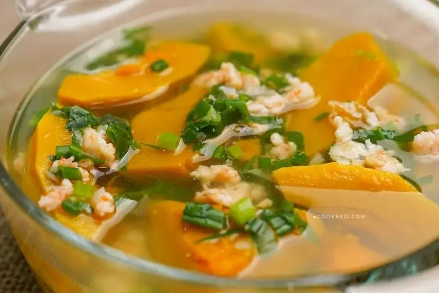 Canh bí đỏ.