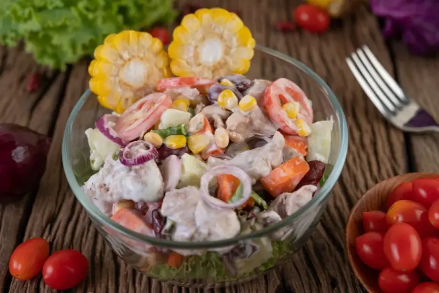 Salad cá hộp là món ăn bổ dưỡng, có thể lưu vào thực đơn ăn kiêng.