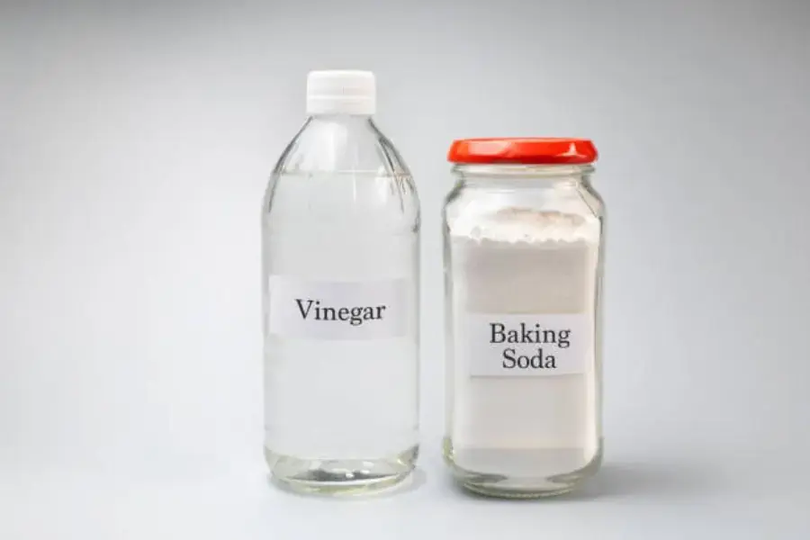 Kết hợp hỗn hợp giấm và baking soda để nhận biết baking soda còn hiệu quả không