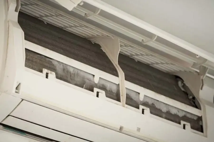 Máy lạnh bị đóng tuyết mang lại nhiều bất lợi cho người dùng.
