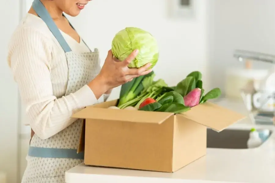 Sử dụng hộp bìa để đóng gói các loại hoa, rau,củ, quả