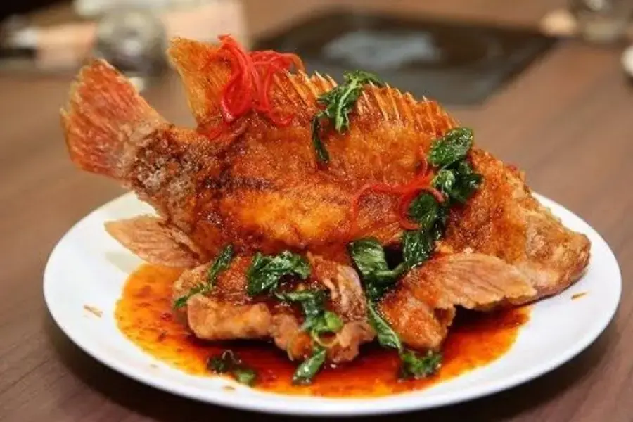 Món cá vược sốt me chua cay đậm đà
